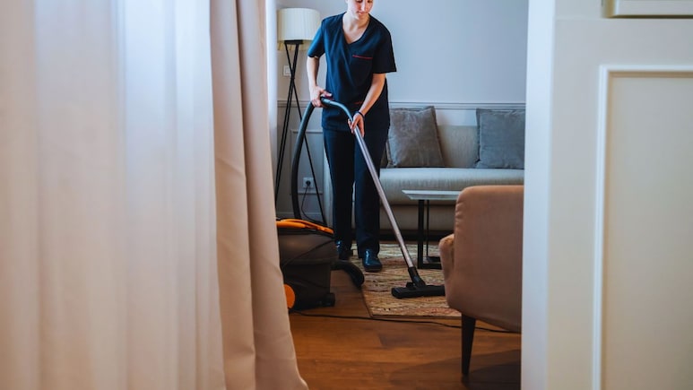 Mumbai News : 10 लाखांच्या चोरीचा आरोप, घरकाम करणाऱ्या महिलेची मालकाच्या घरात आत्महत्या