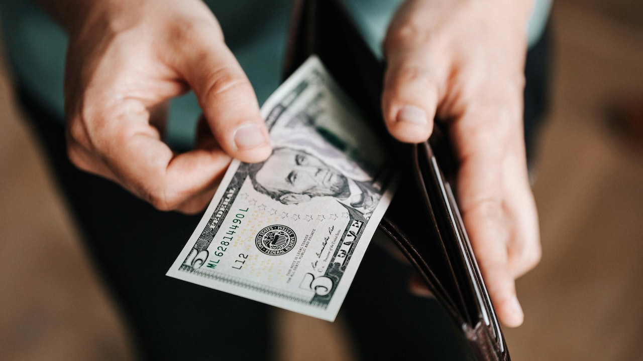 Look for good quality fabrics on the inside Look for good quality fabrics on the inside