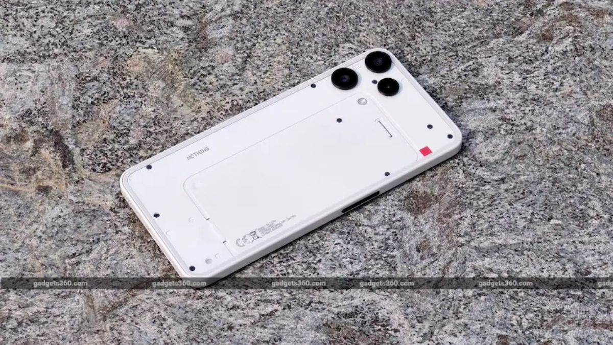 નથિંગે ઓક્ટોબરમાં Nothing Phone 3a Lite વૈશ્વિક બજારમાં લોન્ચ કર્યો હતો