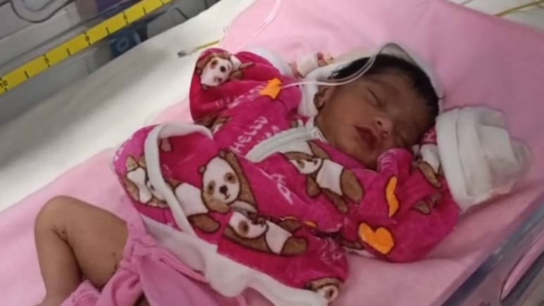 Rajasthan: प्रसव के कुछ घंटे बाद मां ने नवजात से फेरा मुंह, लावारिस हालत में अस्पताल के बाहर छोड़कर हुई गायब Rajasthan: प्रसव के कुछ घंटे बाद मां ने नवजात से फेरा मुंह, लावारिस हालत में अस्पताल के बाहर छोड़कर हुई गायब