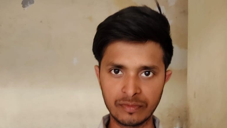 Axis Bank scam : 12 लाख रुपयांचा 'खेळ' झाला उघड; कॅशियरने Amazon वरून मागवले 'चिल्ड्रन नोट',  बँक हादरली!