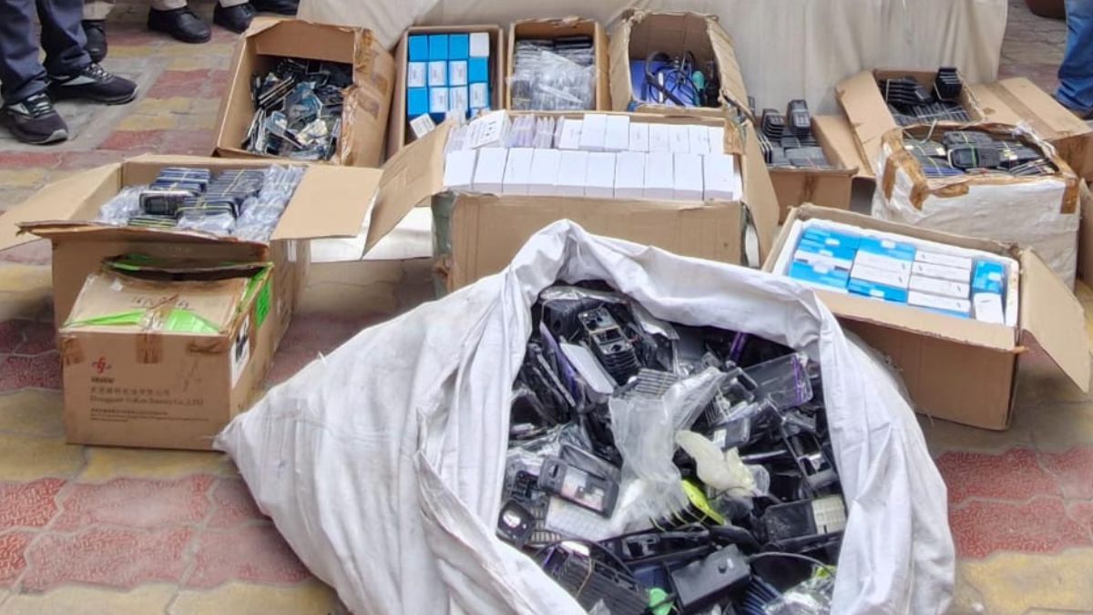करोलबाग में कारखाना, गफ्फार मार्केट में सप्लाई... IMEI नंबर और बॉडी बदलकर नकली मोबाइल का गोरखधंधा