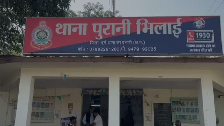 Chhattisgarh News: जेल में बेटे को छुड़ाने के नाम पर आरक्षक ने महिला के साथ की शर्मनाक हरकत