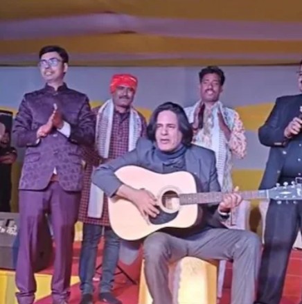 बिहार की एक शादी में परफॉर्म करते दिखे राहुल रॉय, सोशल मीडिया यूजर्स बोले- बॉलीवुड शर्म करो