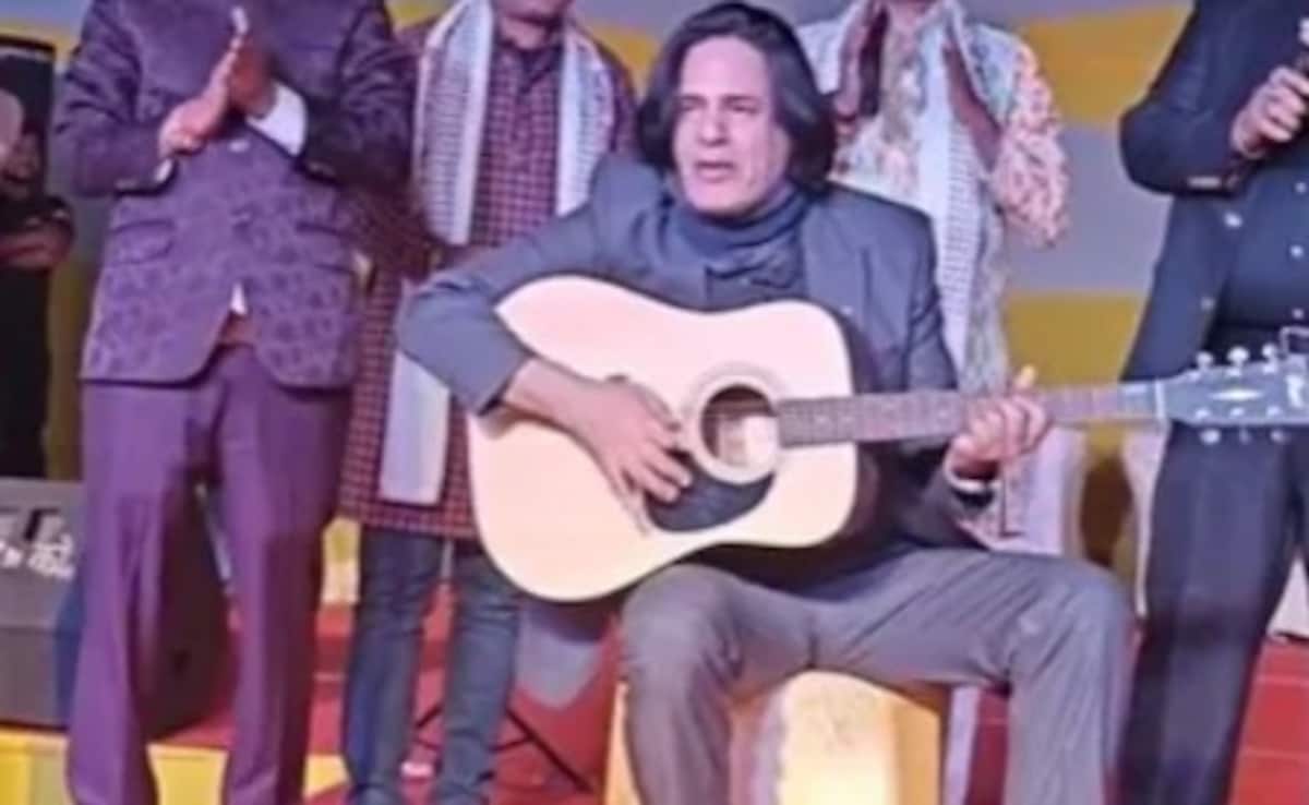 बिहार की एक शादी में परफॉर्म करते दिखे राहुल रॉय, सोशल मीडिया यूजर्स बोले- बॉलीवुड शर्म करो