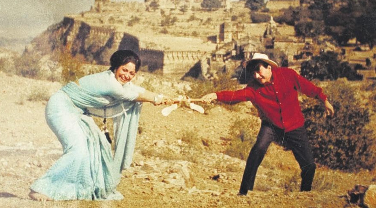 जब देव आनंद ने इस फिल्म से कर दी थी पूरे बॉलीवुड की बोलती बंद, की ताबड़तोड़ कमाई और जीते 7 फिल्मफेयर अवॉर्ड