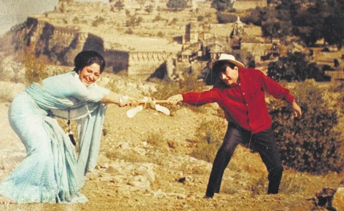 जब देव आनंद ने इस फिल्म से कर दी थी पूरे बॉलीवुड की बोलती बंद, की ताबड़तोड़ कमाई और जीते 7 फिल्मफेयर अवॉर्ड