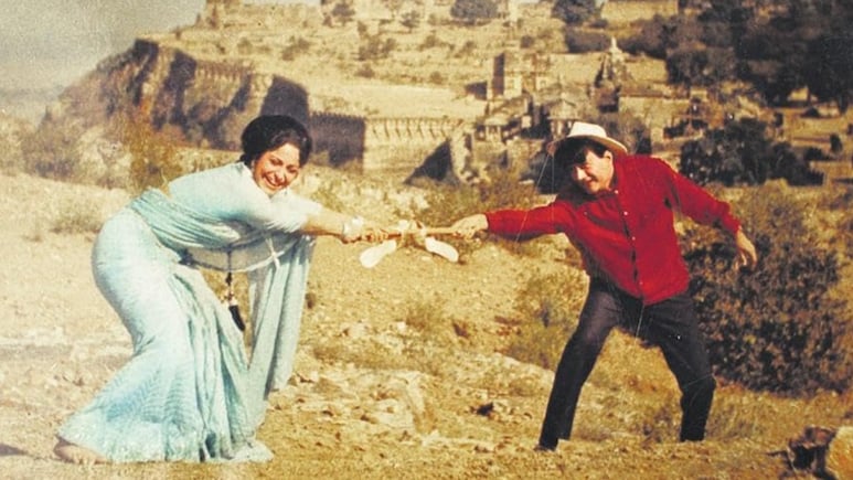 जब देव आनंद ने इस फिल्म से कर दी थी पूरे बॉलीवुड की बोलती बंद, की ताबड़तोड़ कमाई और जीते 7 फिल्मफेयर अवॉर्ड