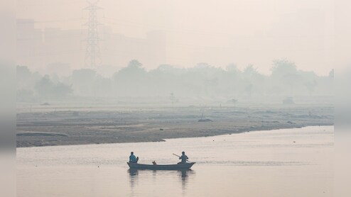 दिल्ली-NCR में सांस लेना हो रहा मुश्किल, AQI कई इलाकों में 400 के पार, जल्द राहत के आसार नहीं