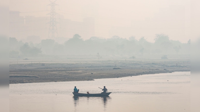 दिल्ली-NCR में सांस लेना हो रहा मुश्किल, AQI कई इलाकों में 400 के पार, जल्द राहत के आसार नहीं