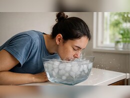 बर्फ के पानी में चेहरा डुबाने के क्या फायदे हैं? स्किन की डॉक्टर ने बताया Ice Water में चेहरा डुबाते समय क्या नहीं करना चाहिए