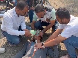 चलते-चलते अचानक सड़क पर ही शख्स को आ गया हार्ट अटैक, बिन बुलाए फरिश्ता बनकर पहुंचे डॉक्टर ने ऐसे बचाई जान