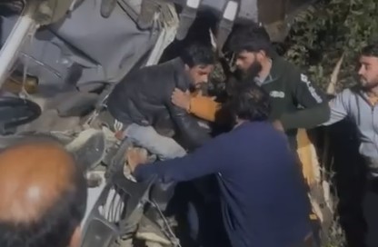 जम्मू-कश्मीर के बडगाम में बड़ा सड़क हादसा, 3 लोगों की मौत, कई घायल