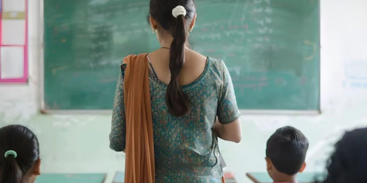 ये कैसी सजा! बच्चे के मुंह पर सेलोटेप चिपकाया, टीचर सस्पेंड