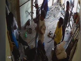Video: Gang Of 8 Attack Man With Swords, Sickle In Thane