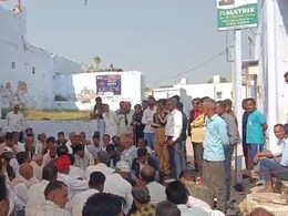 Rajasthan: पंचायत पुनर्गठन के मुद्दे पर सीकर में भी सड़कों पर उतरे ग्रामीण, बोले- हमारे साथ अन्याय हुआ
