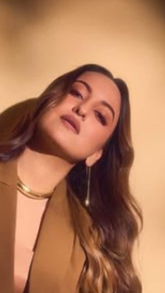 स्टाइलिश ब्लेज़र की क्वीन हैं सोनाक्षी सिन्हा, खुद देख लें कलेक्शन