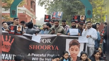 TC के नाम पर डराते थे स्कूल वाले... दिल्ली में सुसाइड करने वाले शौर्य के दोस्तों ने क्या कुछ बताया?