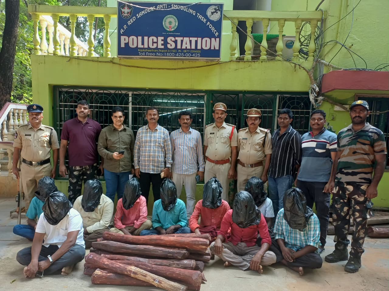 घना जंगल और लाल चंदन का अवैध कारोबार... पुलिस के हत्थे चढ़े आंध्र और तमिलनाडु के 'पुष्पा', पढ़ें फिर क्या हुआ