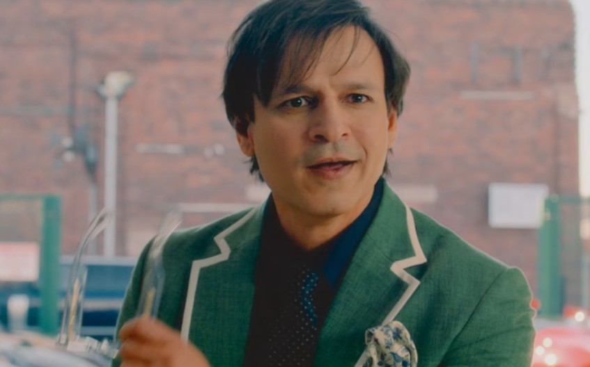 100 करोड़ बजट और फिल्म प्रमोशन के लिए दर-दर भटक रहे 3 हीरो, डबल मीनिंग जोक्स वाली इस फिल्म को पहले पड़ी थी गालियां