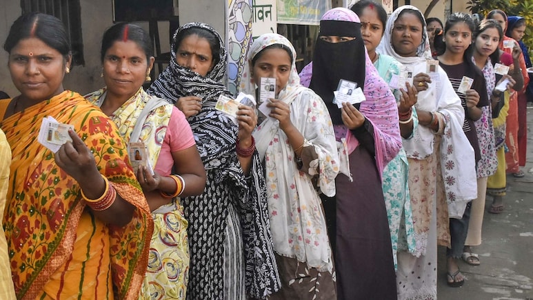 बिहार में हुई बंपर वोटिंग के पीछे क्या SIR भी एक फैक्टर? आंकड़ों से समझें कहानी