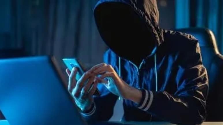 WhatsApp पर SP को चूना लगाने का था प्लान, 'पैसे मांगना' पड़ा भारी, पुलिस ने ऐसे किया 'खेल' खत्म