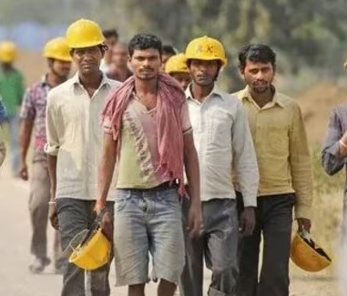 देश में आज से 4 नए लेबर कोड लागू … महिलाओं को मिलेगी पुरुषों के बराबर सैलरी, ओवरटाइम करने पर दुगने वेतन की गारंटी