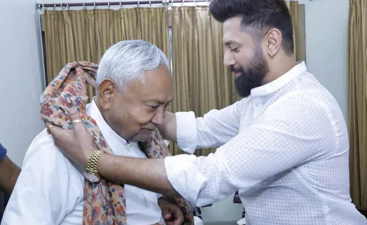 Bihar Chunav Results: हार के बाद खरगे के घर कांग्रेस की बैठक, राहुल भी मौजूद, नीतीश से मिले चिराग पासवान