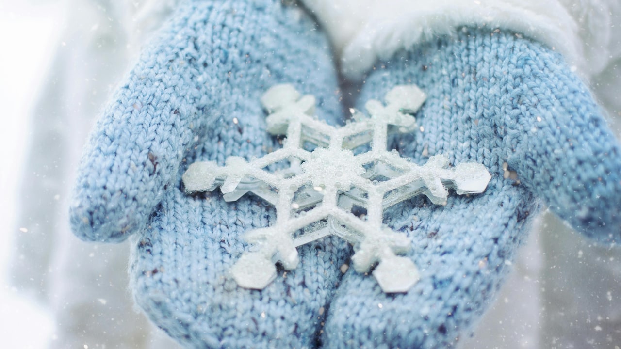 How To Accessorise Winter Outfits: Scarves, Gloves And Everything Warm How To Accessorise Winter Outfits: Scarves, Gloves And Everything Warm