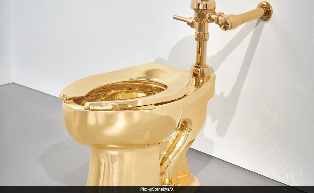 Gold Toilet Called "America" Sold For $12.1 Million At An Auction