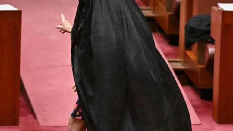मैं फिर करूंगी... ऑस्ट्रेलिया की संसद में बुर्का पहनकर हंगामा काटने वाली कट्टरपंथी नेता हो गई सस्पेंड