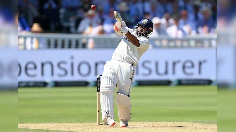 ऋषभ पंत ने बदल दिया भारतीय क्रिकेट का इतिहास, वीरेंद्र सहवाग का रिकॉर्ड तोड़ बन गए नए 'सिक्सर किंग'