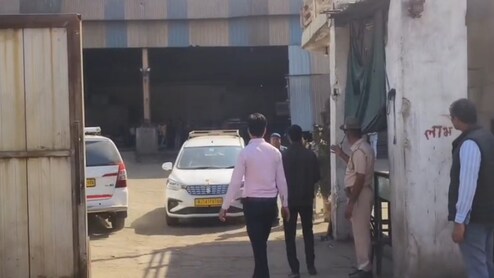 करोड़ों रुपये के टैक्स चोरी पर लोहा कारोबारियों के ठिकानों पर Income Tax का छापा, 8 घंटे से जांच जारी