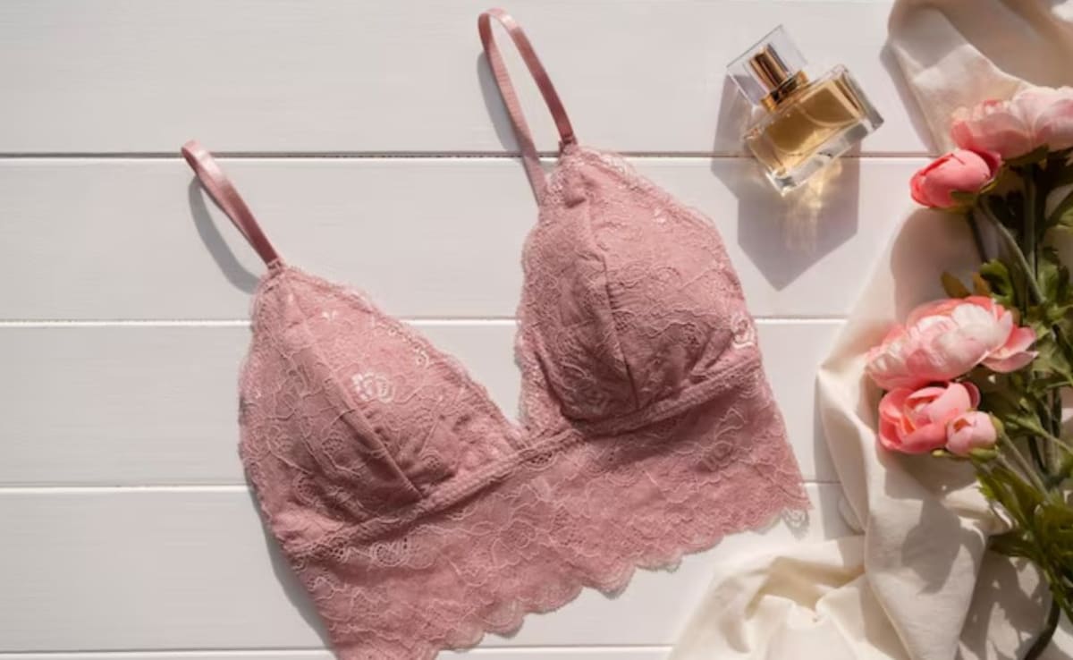 Rewearing a bra without washing can cause contact dermatitis. Photo: Freepik Rewearing a bra without washing can cause contact dermatitis. Photo: Freepik