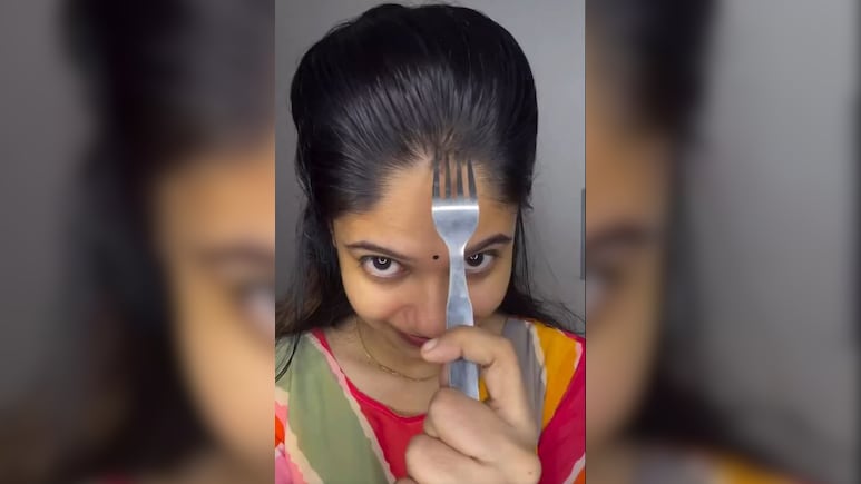 सोशल मीडिया हैक का हश्र! महिला ने किया ट्राई, बालों में फंस गया चम्मच...देख हंसी नहीं रोक पाए लोग