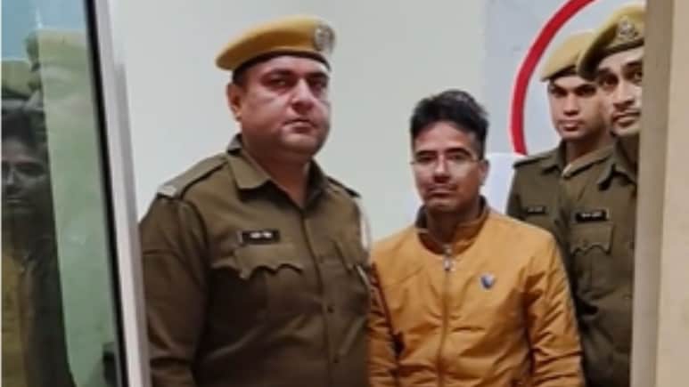 बैंक उप प्रबंधक ने की 5198000 रुपये की ठगी, लिये फर्जी लोन... कस्टमर के बैंक अकाउंट से ट्रांसफर किये लाखों