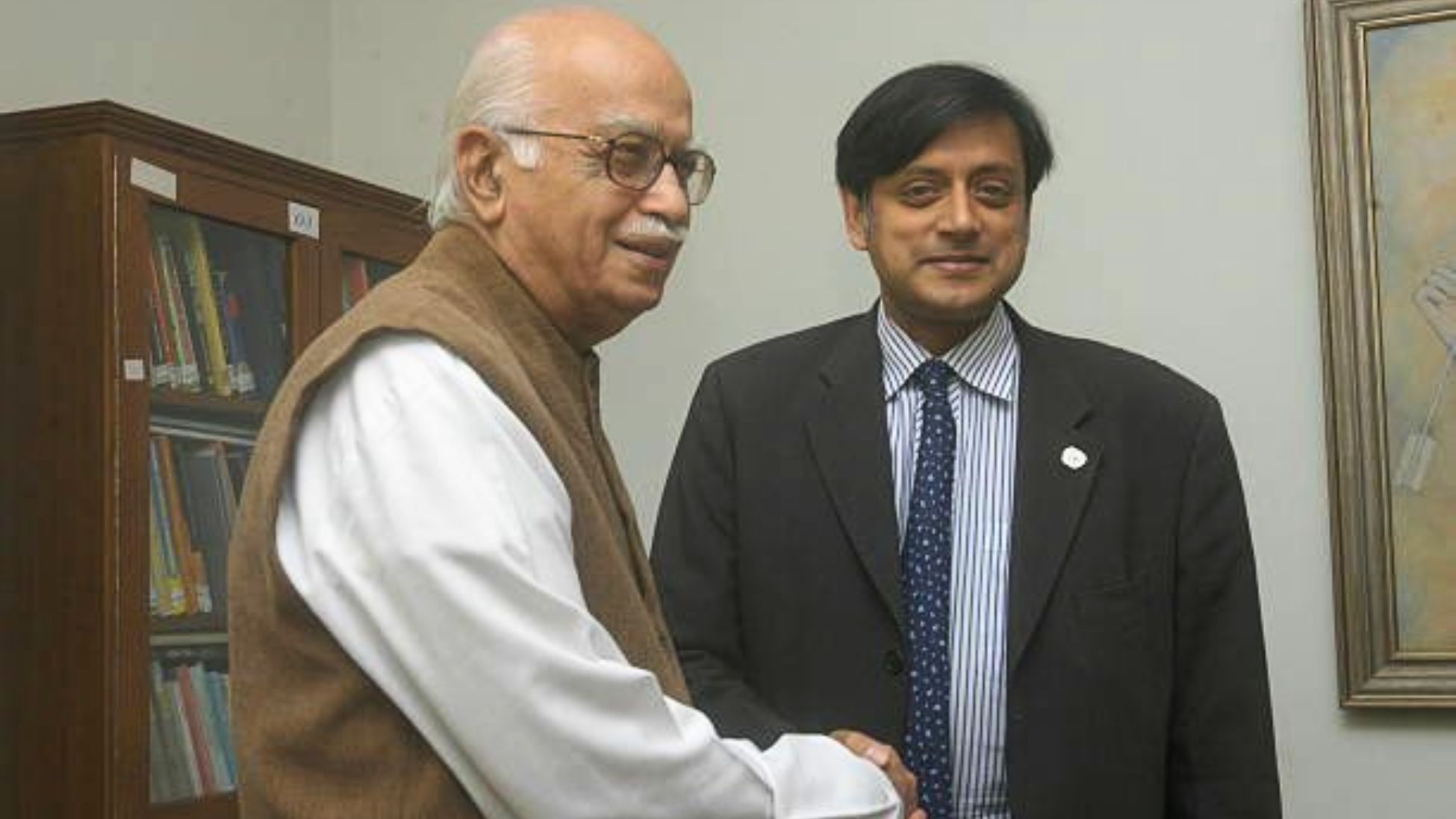 "Unfair After Long Years Of Service": Shashi Tharoor Defends LK Advani