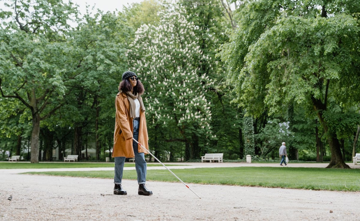 Many dark dining concepts employ visually impaired staff