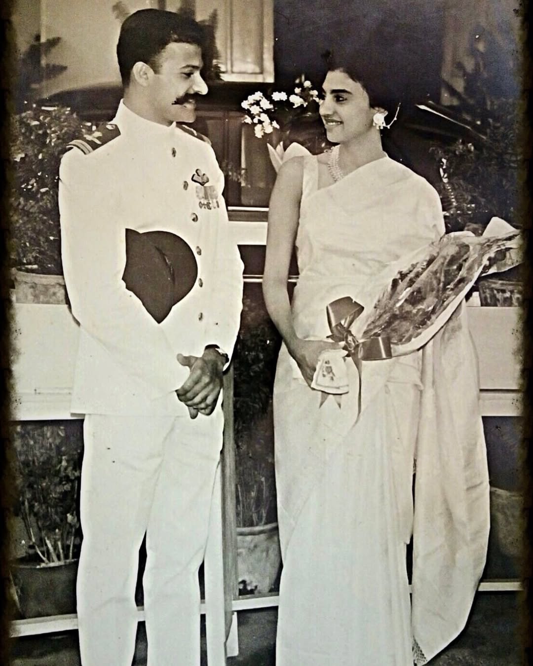 एयरफोर्स बेस पर तैनात थे पिता, मां को देना था पार्सल, लारा दत्ता ने सुनाई 57 साल पुरानी पेरेंट्स की लव स्टोरी