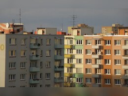 गलत श्रेणी में पंजीकृत रहवासी सोसायटियां अब निगरानी में, आनंद विहार सोसायटी का पंजीयन रद्द, 360 सोसायटियों को नोटिस