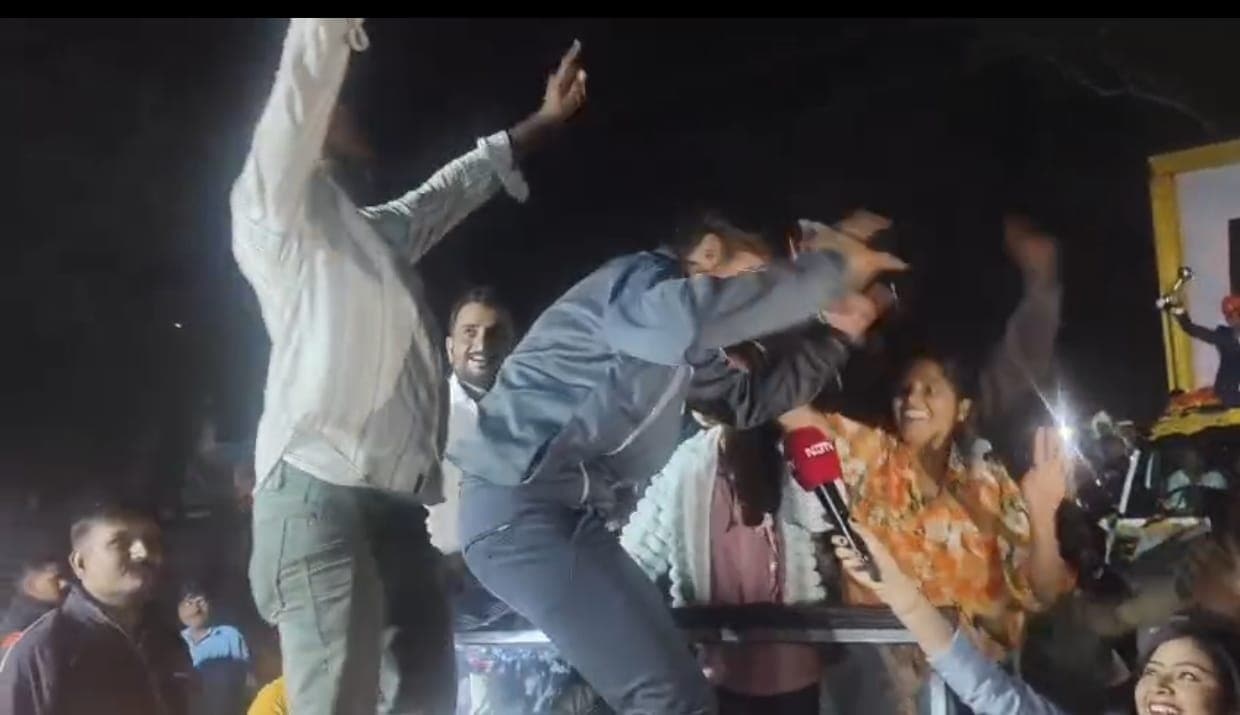 दोस्तों के साथ दोस्तों के साथ