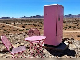 धरती के सबसे सूखे रेगिस्तान में दिखा फ्रिज! आखिर किसने रखा और क्यों? रहस्य जानकर आप हैरान रह जाएंगे