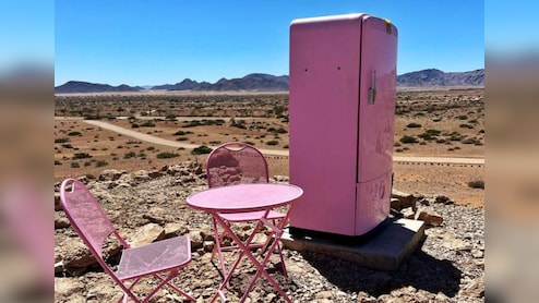 धरती के सबसे सूखे रेगिस्तान में दिखा फ्रिज! आखिर किसने रखा और क्यों? रहस्य जानकर आप हैरान रह जाएंगे