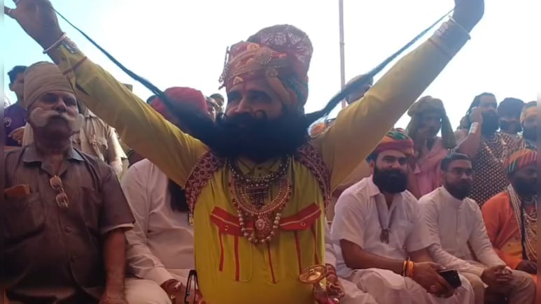 पुष्कर मेलाः 10 फीट लंबी 'रॉयल मूछें'! प्रतिभागियों ने दर्शकों का जीता दिल, प्रदेश से 33 लोगों ने लिया हिस्सा