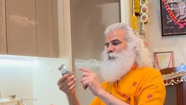 चांदी के बर्तनों को कैसे साफ करें? एक्टर ने मंदिर के बर्तनों को साफ करने का बताया आसान नुस्खा, फैंस बोले- सुपर्ब आइडिया...