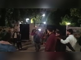 पीजी में लाठी-डंडे और पथराव, लोग रात में एसपी और कलेक्‍टर न‍िवास पहुंचे