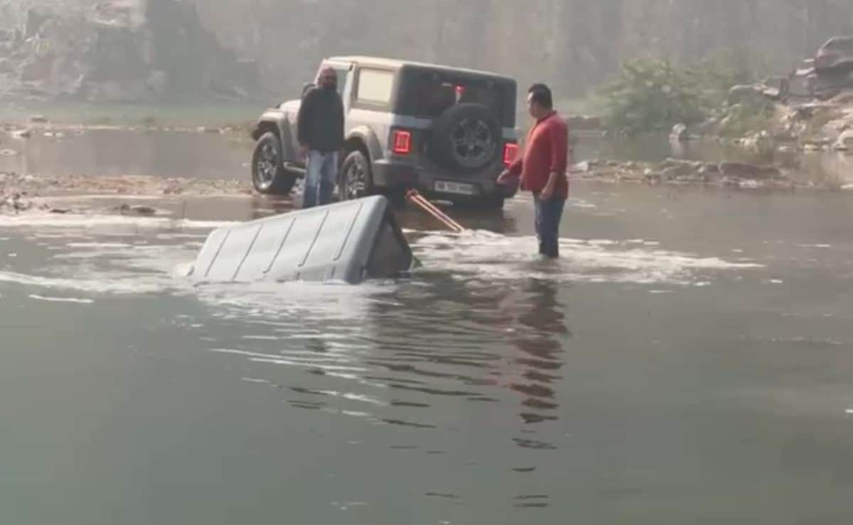 On Camera, Mahindra Thar Sinks Into Lake Near Delhi In Dangerous Stunt