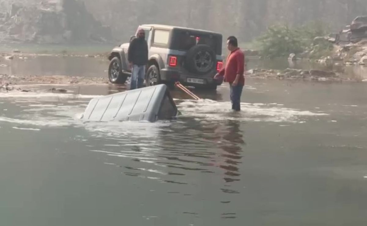 On Camera, Mahindra Thar Sinks Into Lake Near Delhi In Dangerous Stunt