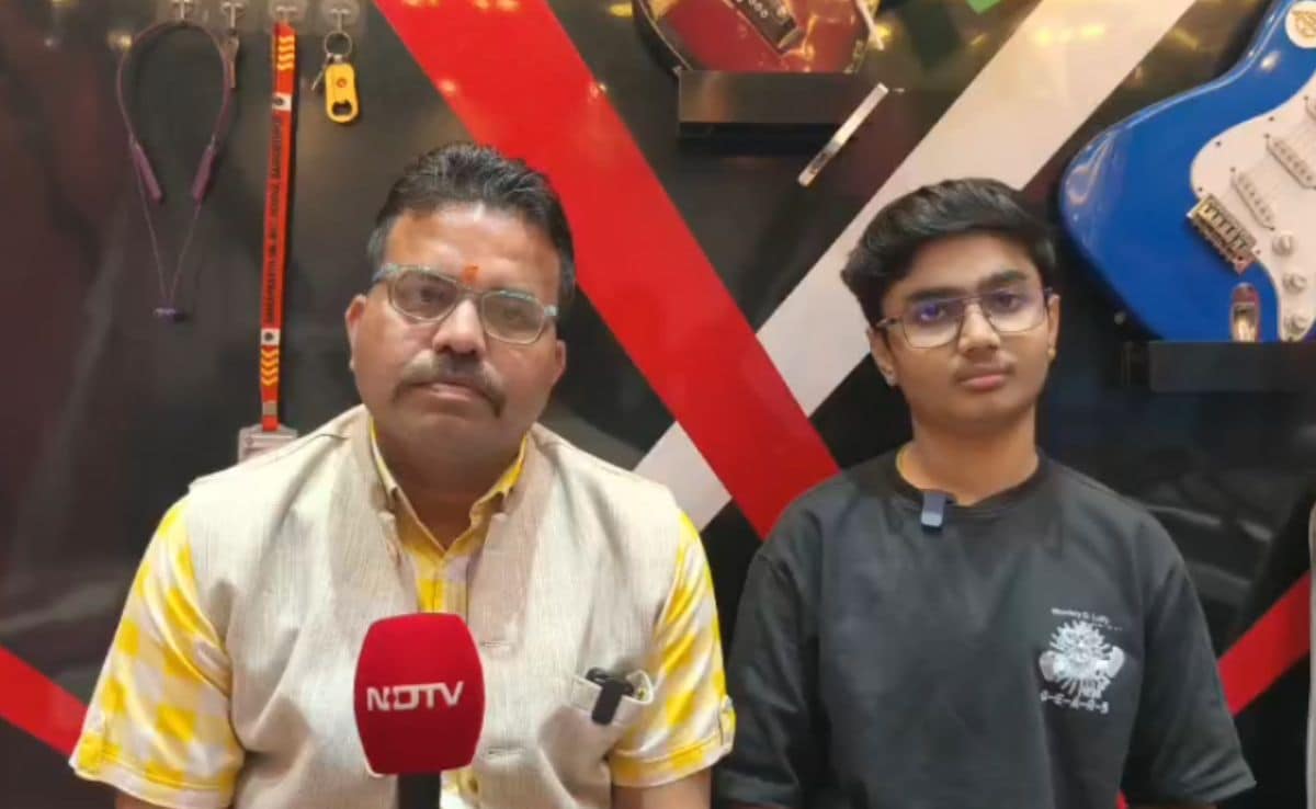 Bal Diwas 2025 Special Story Aum Agrahari Piano Youtube Star from Chhattisgarh