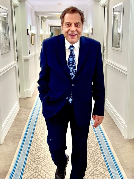 Film Icon Dharmendra On Ventilator Support: Sources